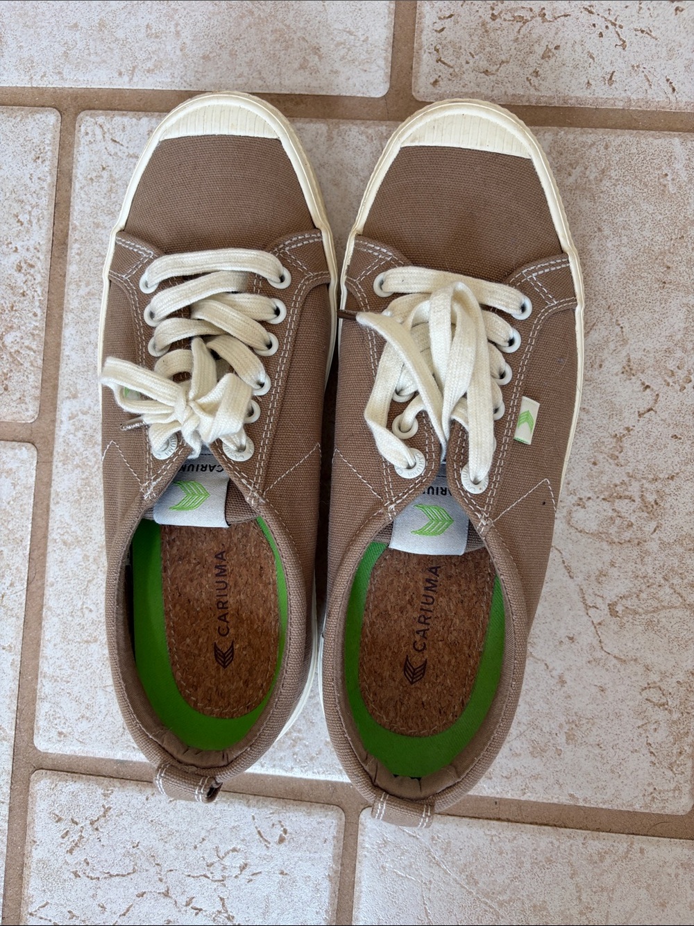 Cariuma Brown Canvas Low-Tops with Cream Laces